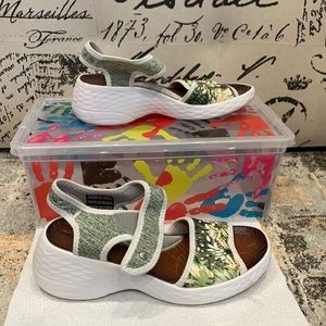 Summer Sandals by ZEES Size US about 6.5; in Good Condition, Worn it few times